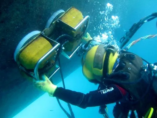 ship-hull-cleaning-500x500